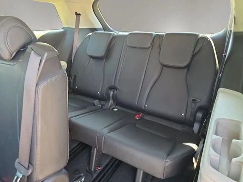 Used 2023 Kia Carnival LX w/ Paint Protection Package FWD image 39