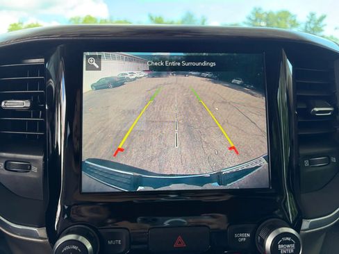 Used 2019 RAM 1500 Laramie AWD/4WD image 34