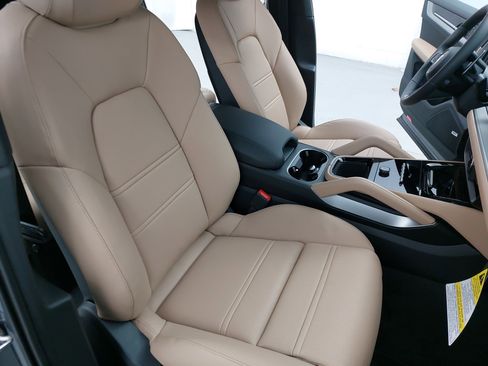 New 2026 Porsche Cayenne Coupe image 12