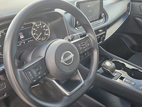 Used 2024 Nissan Rogue S FWD image 17
