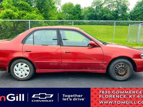 Used 2001 Toyota Corolla CE FWD image 1