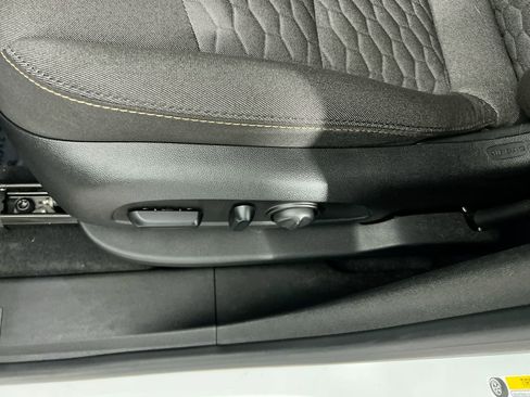 Used 2019 Chevrolet Equinox LT image 13