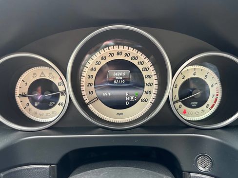 Used 2016 Mercedes-Benz E 400 Sedan image 24
