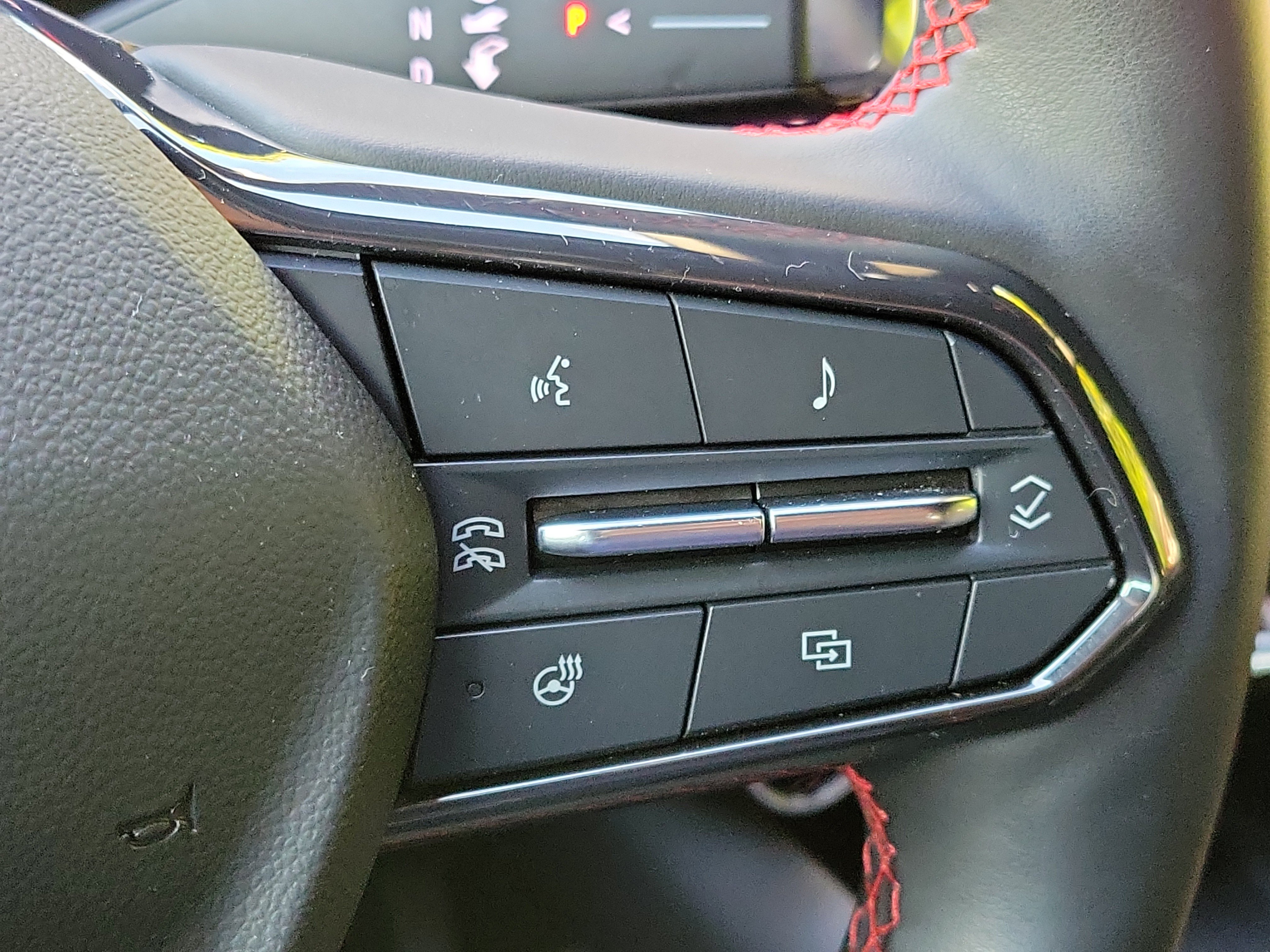 Used 2024 Chevrolet Equinox EV RS FWD image 28