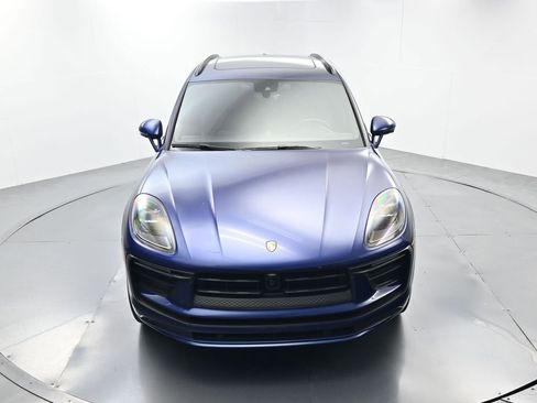 Certified 2025 Porsche Macan AWD/4WD image 43