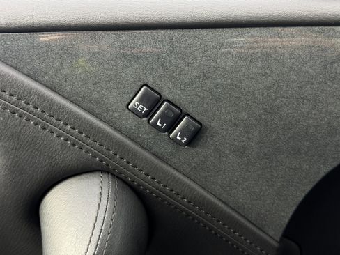 Used 2023 Nissan Armada SL w/ Midnight Edition Package image 17