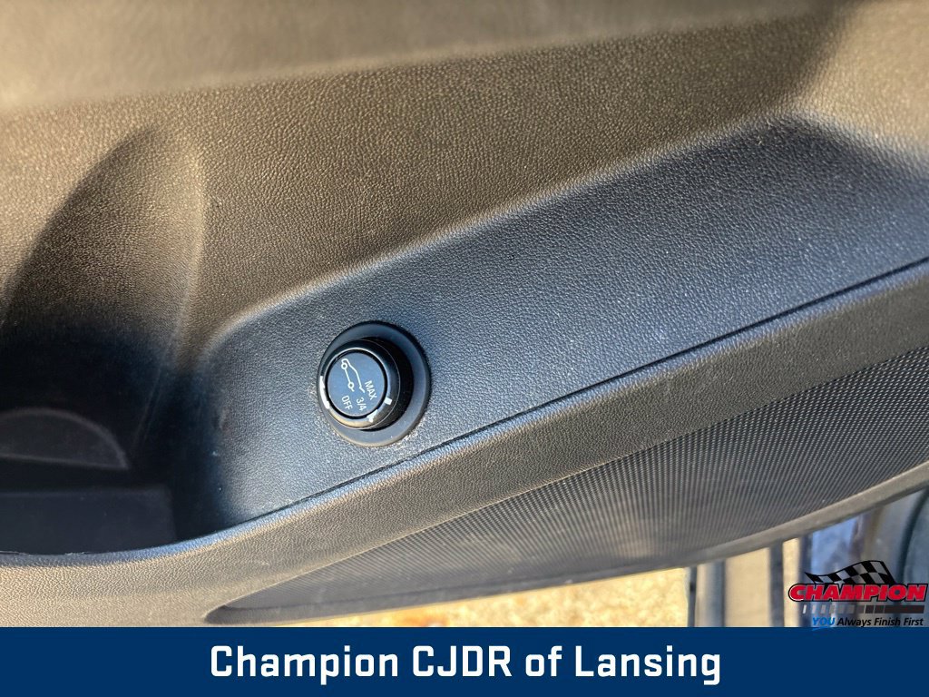 Used 2018 Chevrolet Equinox LT FWD image 12