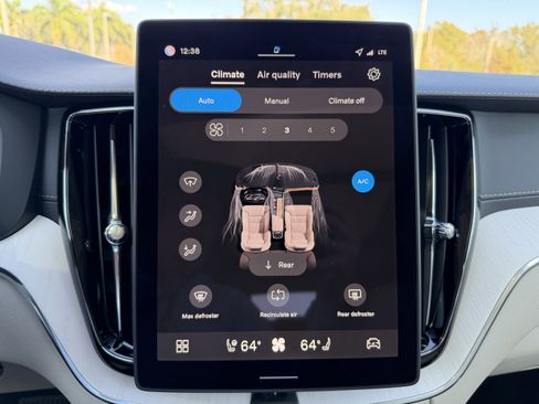 New 2026 Volvo XC60 B5 Ultra w/ Climate Package image 23