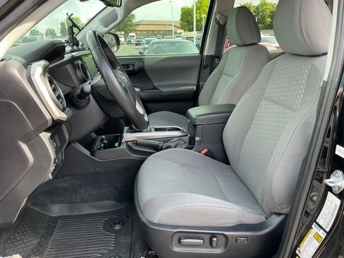 Used 2022 Toyota Tacoma SR5 w/ Technology Package AWD/4WD image 14