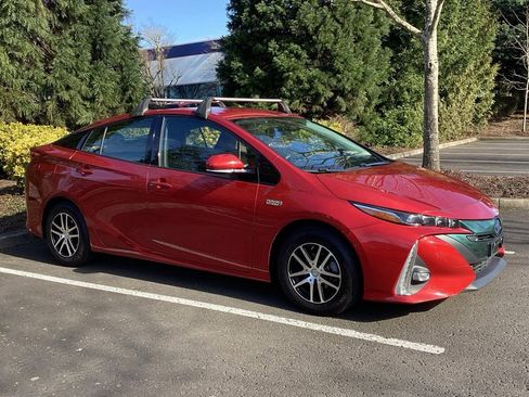 Used 2018 Toyota Prius Prime Advanced image 10