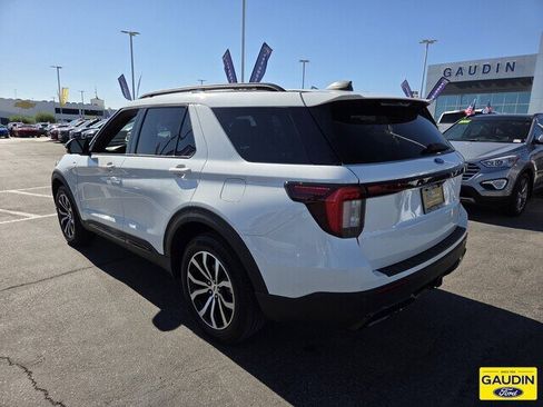 Certified 2025 Ford Explorer ST-Line AWD/4WD image 5