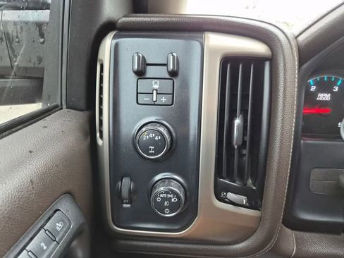 Used 2019 GMC Sierra 2500 Denali w/ Duramax Plus Package AWD/4WD image 17