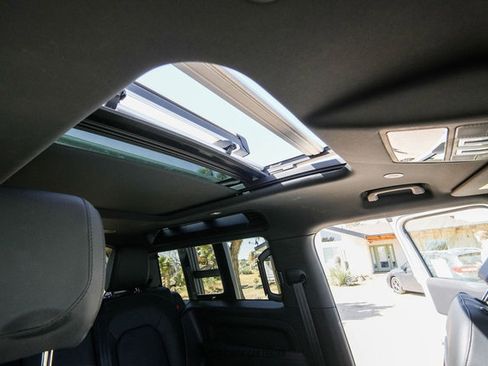 Used 2023 Land Rover Defender 90 X-Dynamic SE image 63