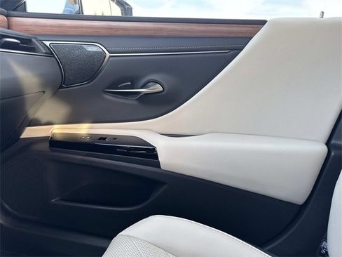 New 2025 Lexus ES 350 Ultra Luxury image 22