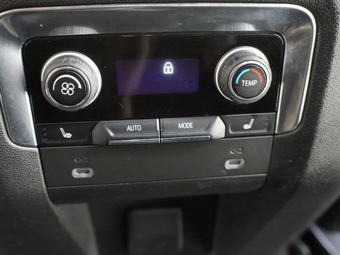 Used 2022 Chevrolet Tahoe LT w/ Luxury Package RWD image 36