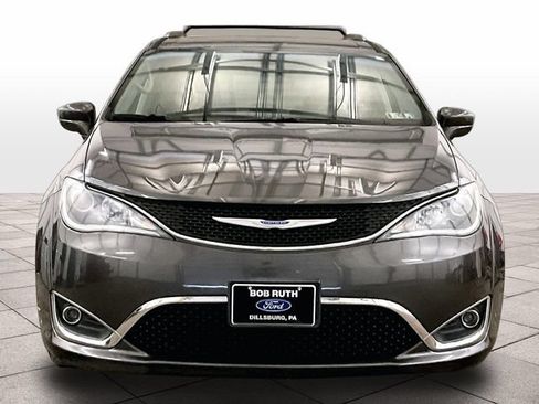 Used 2018 Chrysler Pacifica Touring-L FWD image 4