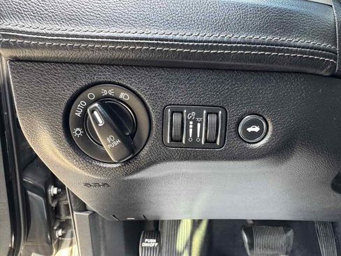 Used 2014 Chrysler 300 C image 10