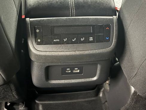 Used 2022 Nissan Pathfinder SV AWD/4WD image 13