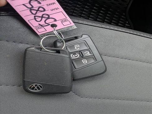 Used 2025 Volkswagen Taos SE AWD/4WD image 40
