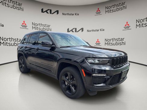 Used 2023 Jeep Grand Cherokee Limited w/ Black Appearance Package AWD/4WD image 9