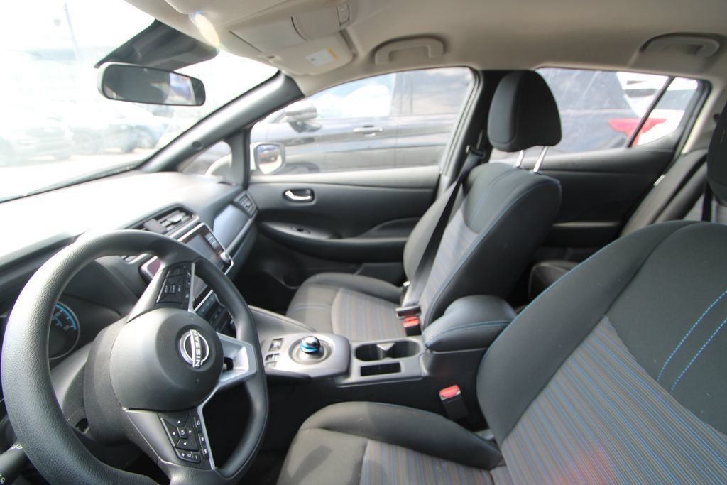 Used 2025 Nissan Leaf S FWD image 18