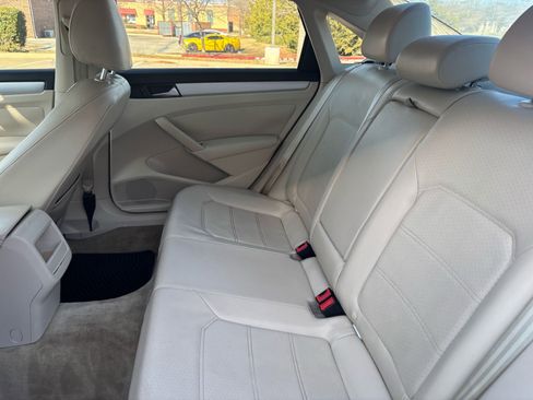 Used 2012 Volkswagen Passat 2.5 SE image 23