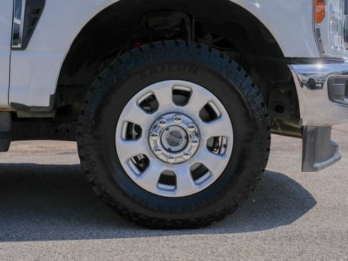 Used 2023 Ford F250 XLT w/ FX4 Off-Road Package AWD/4WD image 4
