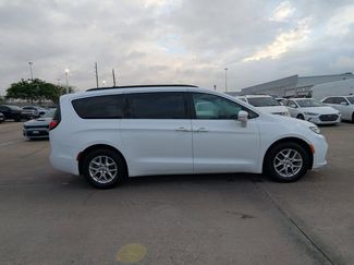 Used 2022 Chrysler Pacifica Touring-L video 4