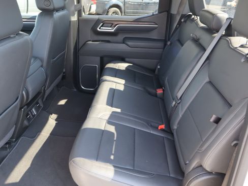 Used 2025 GMC Sierra 1500 SLT AWD/4WD image 31