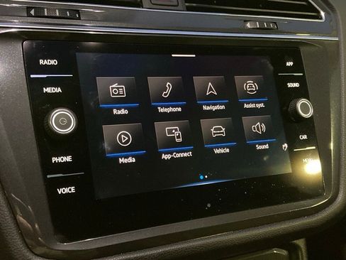 Used 2023 Volkswagen Tiguan SE image 22