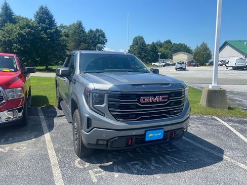 Used 2024 GMC Sierra 1500 AT4 w/ Technology Package AWD/4WD image 1