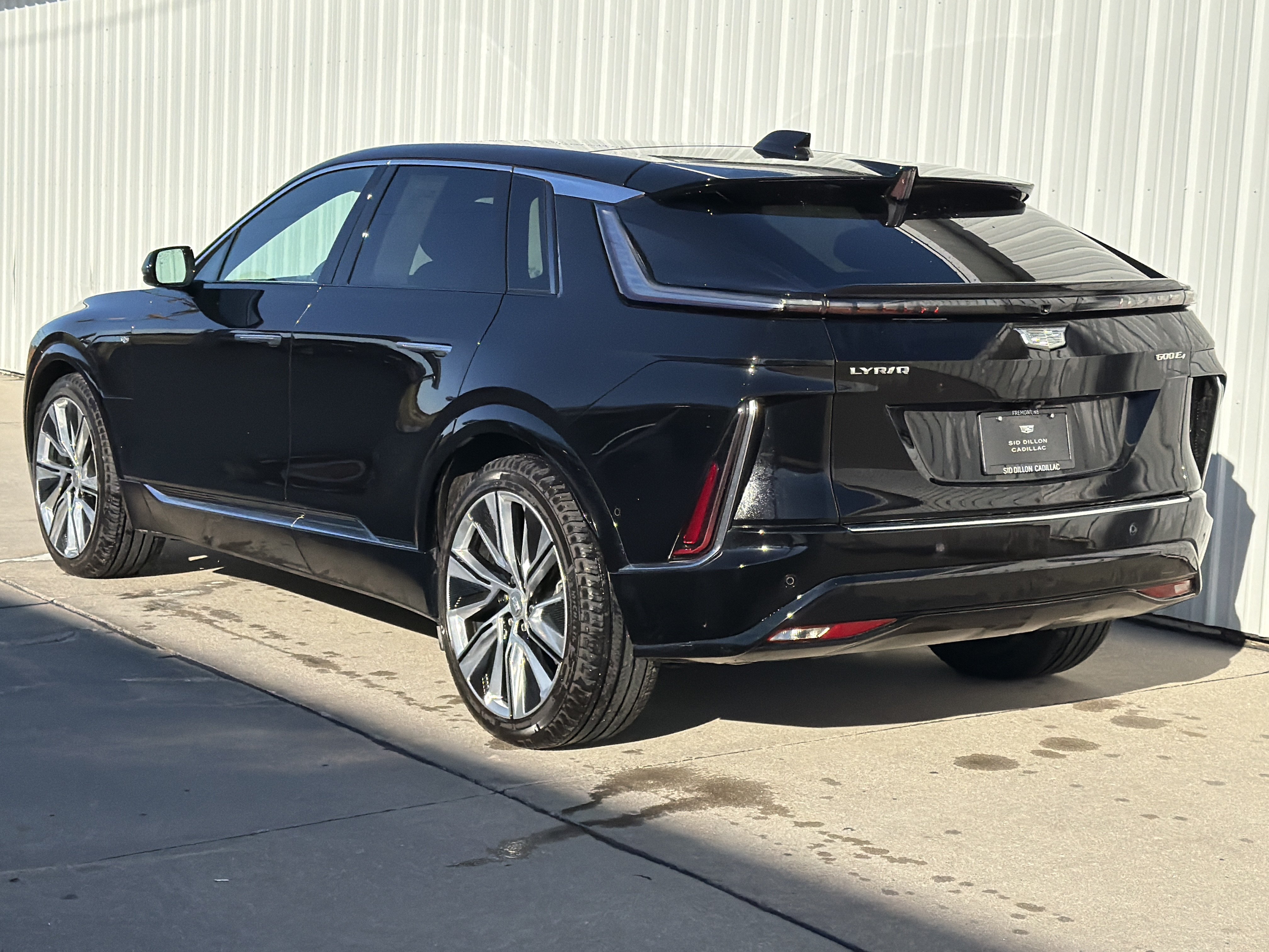 Used 2024 Cadillac Lyriq Luxury AWD/4WD image 3