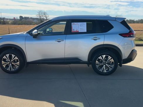 Used 2023 Nissan Rogue SV w/ SV Premium B Package image 6