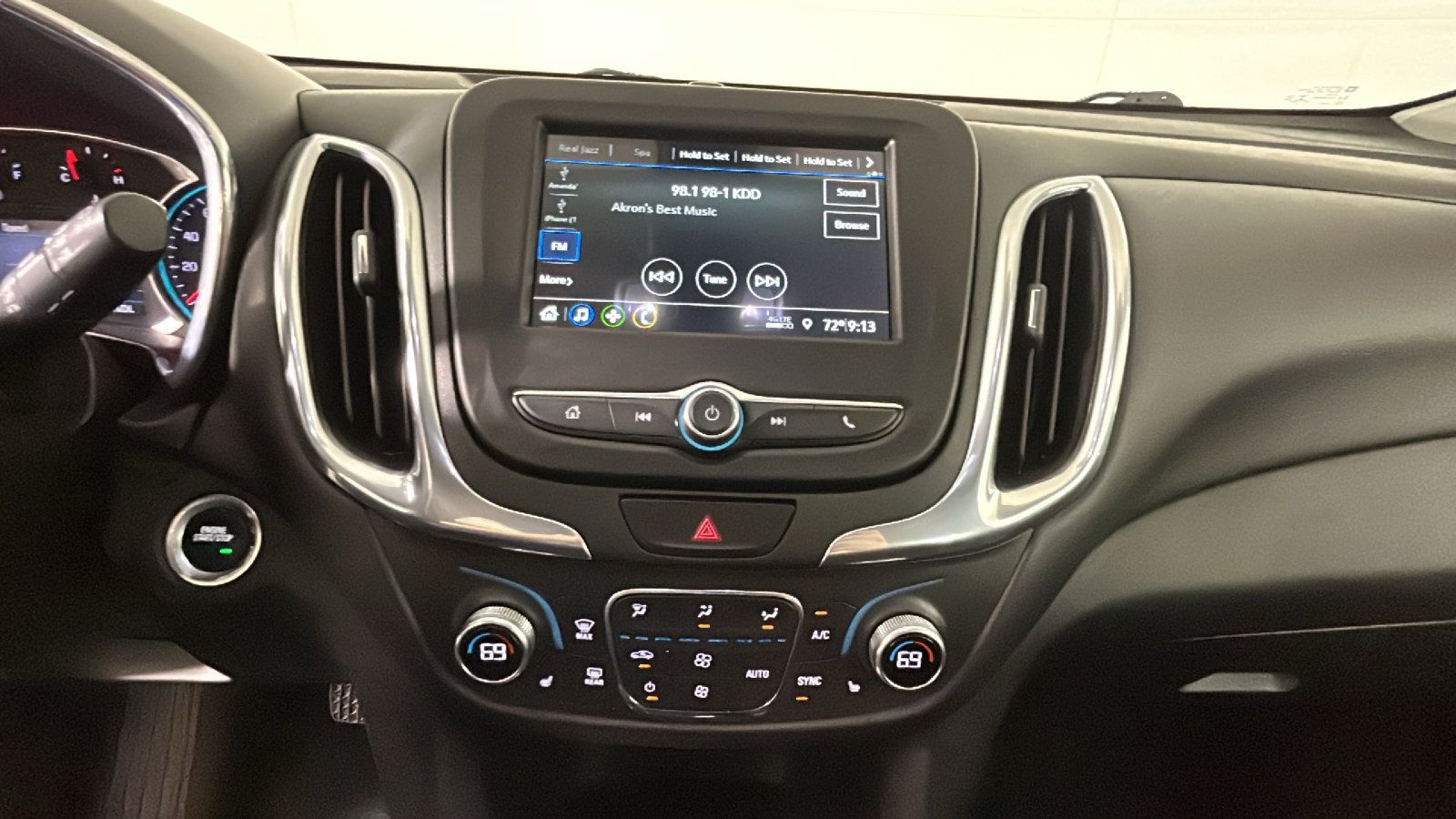 Used 2019 Chevrolet Equinox LT FWD image 28