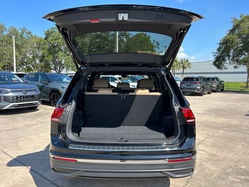 Certified 2024 Volkswagen Tiguan SE FWD image 44