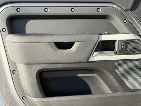 Used 2021 Land Rover Defender 110 SE image 25