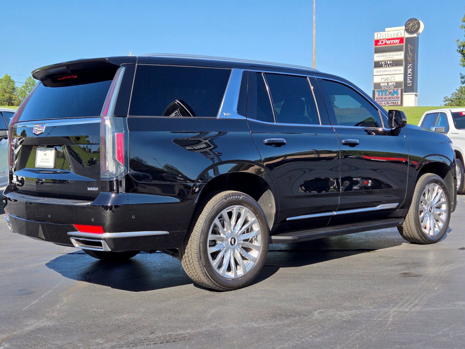 Used 2024 Cadillac Escalade Premium Luxury AWD/4WD image 5