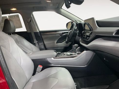 Used 2022 Toyota Highlander Platinum image 16