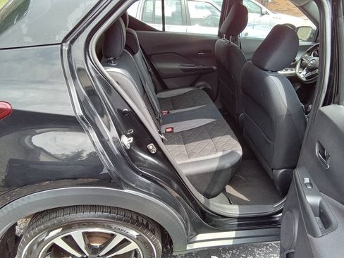 Used 2018 Nissan Kicks SV FWD image 5