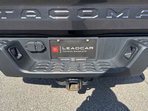 Certified 2021 Toyota Tacoma TRD Off-Road AWD/4WD image 12