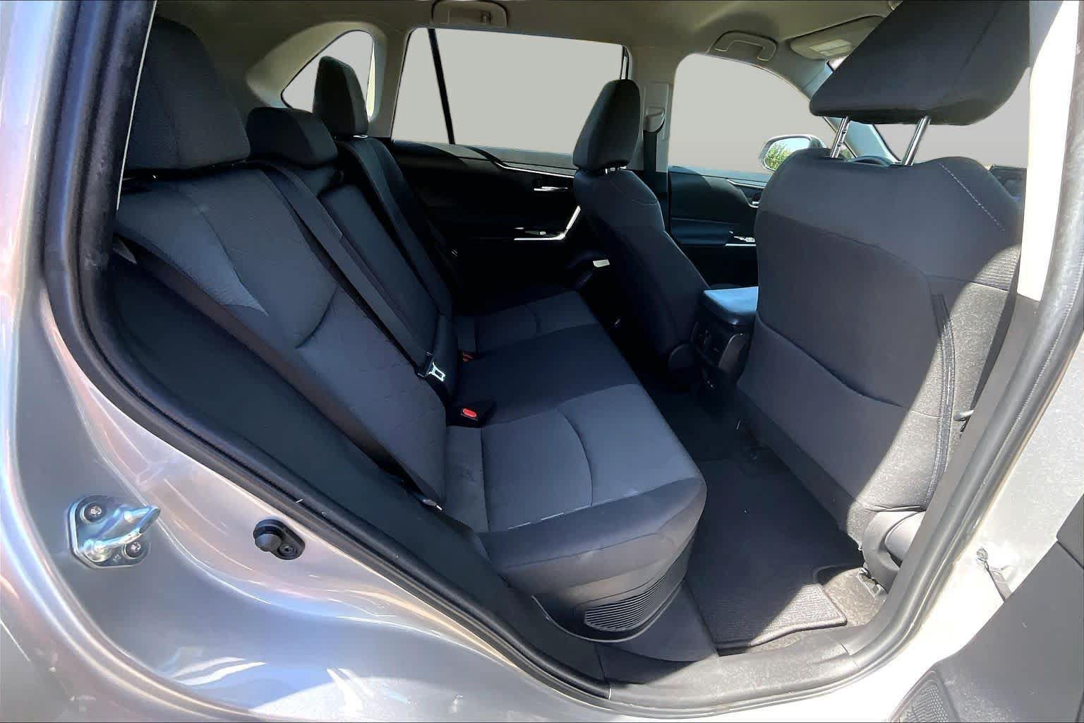 Used 2022 Toyota RAV4 XLE AWD/4WD image 19