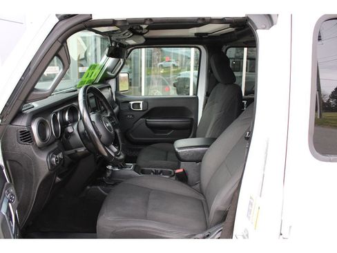 Certified 2021 Jeep Gladiator Willys image 8