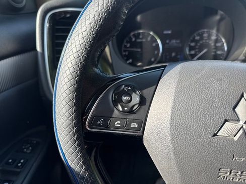 Used 2018 Mitsubishi Outlander AWD image 11