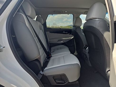 Used 2019 Kia Sorento SX w/ SX Touring Package image 20