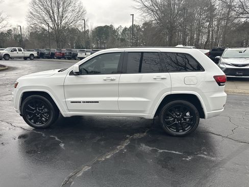 Used 2018 Jeep Grand Cherokee Altitude image 8