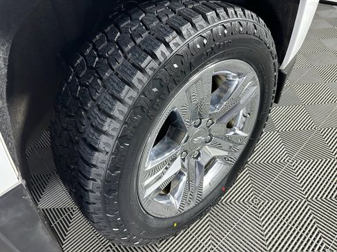 Used 2018 Chevrolet Silverado 1500 Custom w/ Custom Value Package image 22