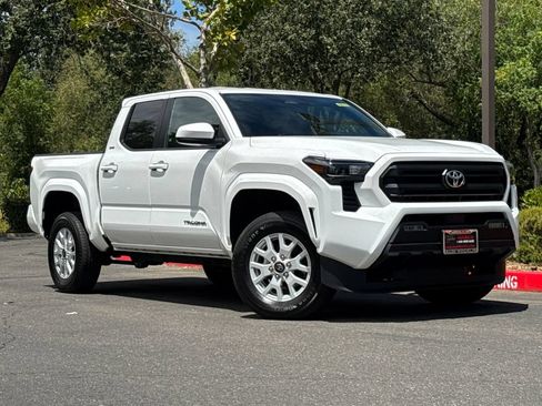 Used 2024 Toyota Tacoma SR5 AWD/4WD image 2