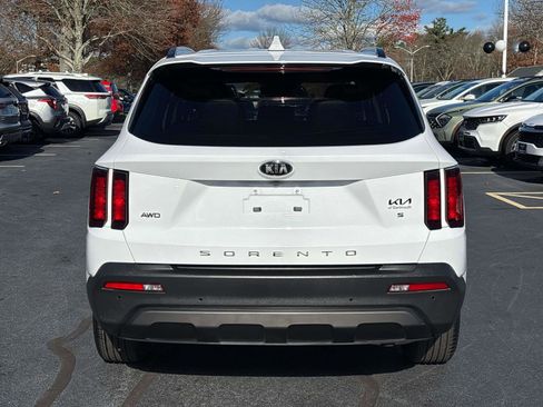 Used 2021 Kia Sorento S image 2