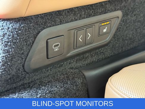 Used 2023 Land Rover Range Rover Long Wheelbase SE image 22