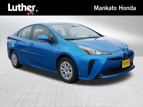 Used 2021 Toyota Prius LE FWD image 1